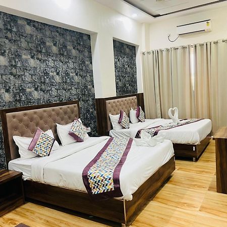 Hotel S V Grand Varanasi Luaran gambar