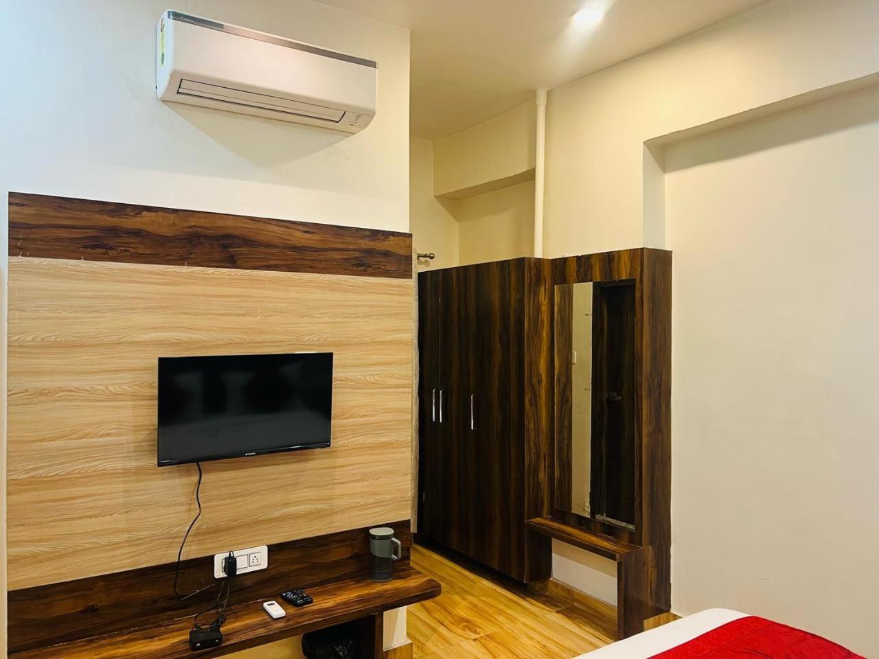 Hotel S V Grand Varanasi Luaran gambar