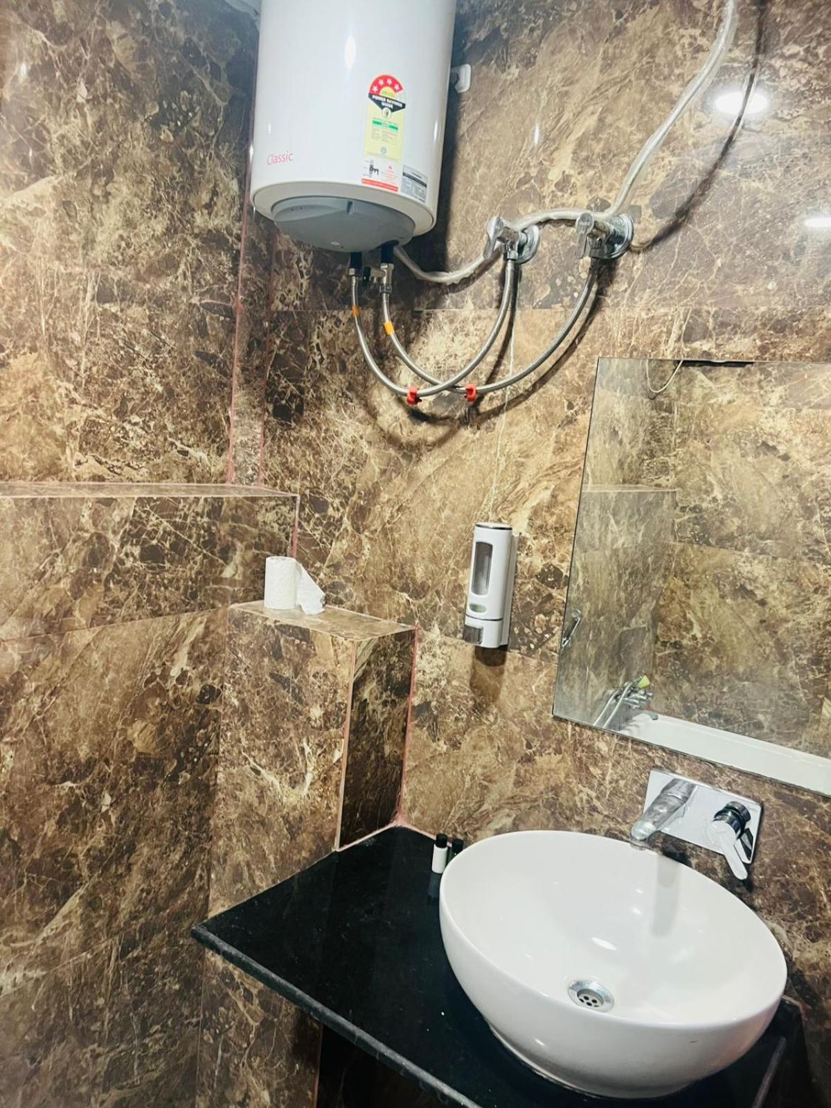 Hotel S V Grand Varanasi Luaran gambar