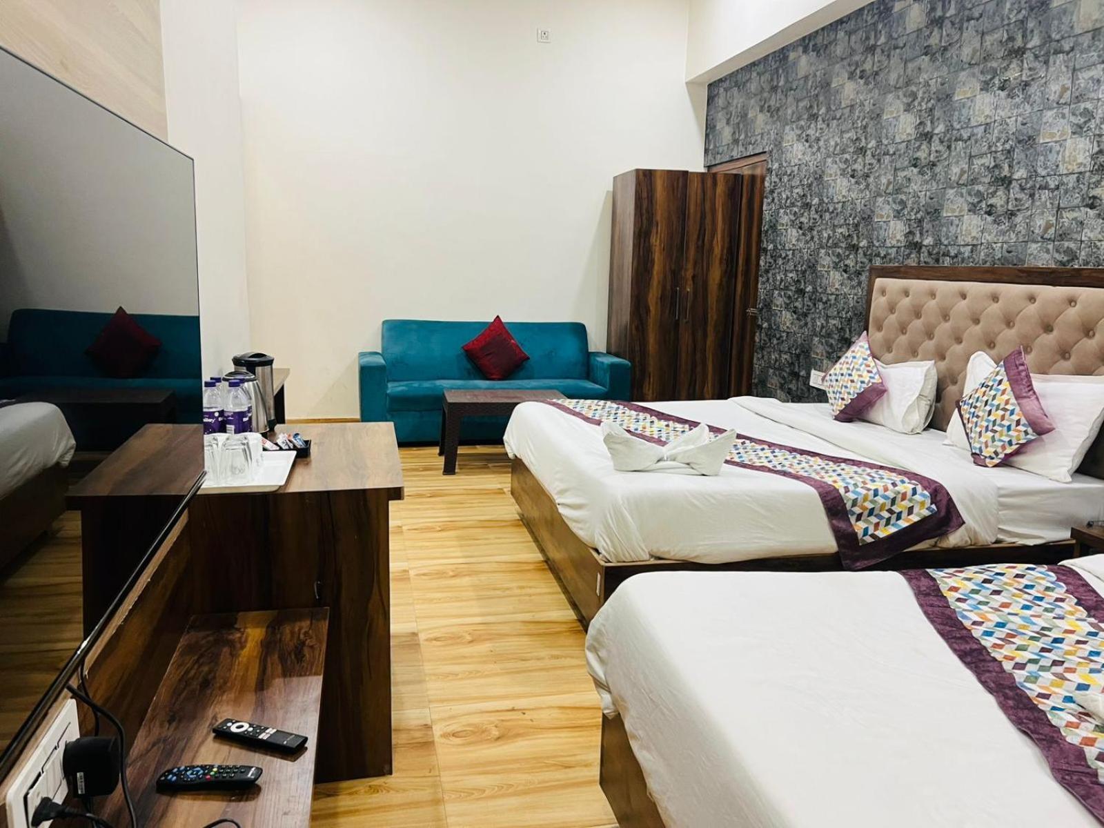 Hotel S V Grand Varanasi Luaran gambar